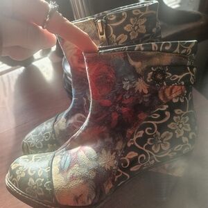 Escofy 37 European boots never worn great condition